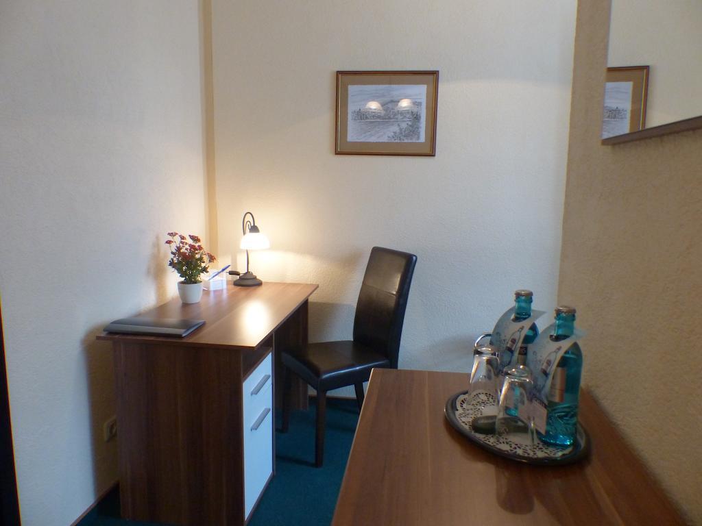 Hotel Friedchen Mit Eigener Fleischerei Artern Стая снимка