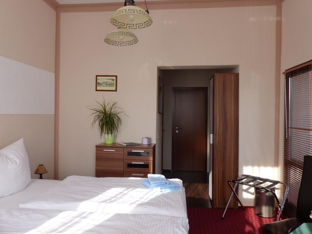 Hotel Friedchen Mit Eigener Fleischerei Artern Стая снимка