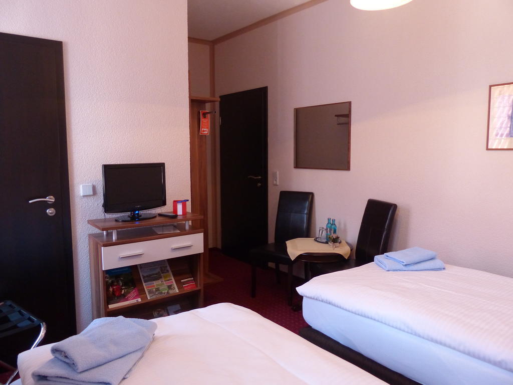 Hotel Friedchen Mit Eigener Fleischerei Artern Стая снимка