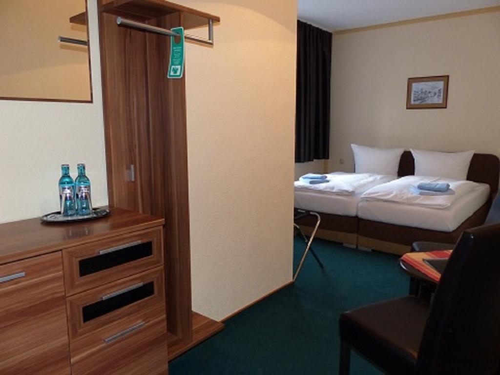 Hotel Friedchen Mit Eigener Fleischerei Artern Екстериор снимка