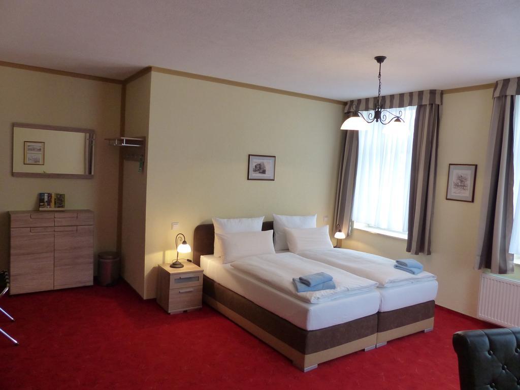 Hotel Friedchen Mit Eigener Fleischerei Artern Екстериор снимка