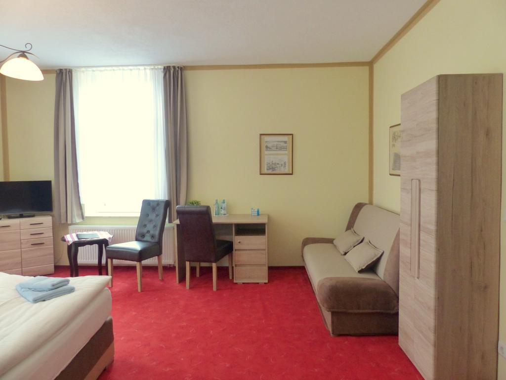 Hotel Friedchen Mit Eigener Fleischerei Artern Екстериор снимка